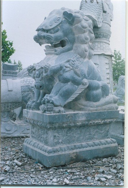 供应青石石狮 北京石狮 南阳石狮 嘉祥县强龙石雕工艺品厂 天然青石制品,青石板,青石板加工,石雕,青石石雕,青石路边石,青石牌坊,青石石亭,石雕厂,青石板加工厂